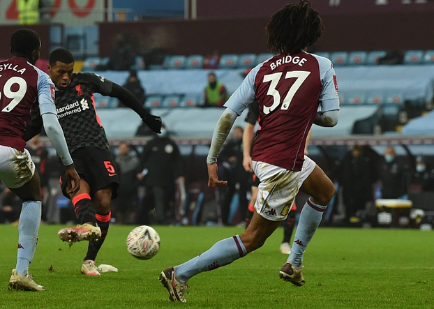 开云电竞-转折点！波尔图防线松动，足总杯转会期攻防权衡，压力陡增，训练强度明显提升的简单介绍