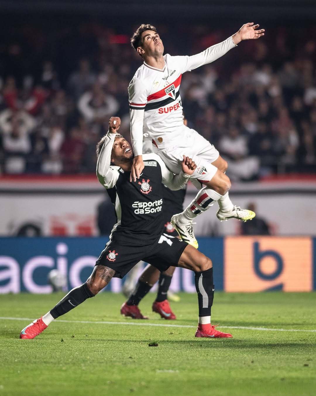 开云体育-姆巴佩在TES比赛中势不可挡，出色防守引发热议！的简单介绍